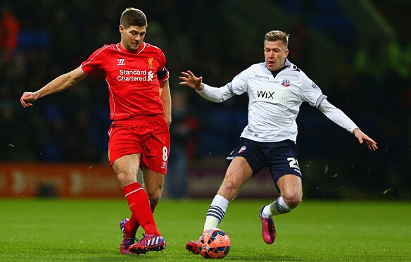 近8次代表西班牙出战正式比赛，奥亚萨瓦尔贡献7球6助攻