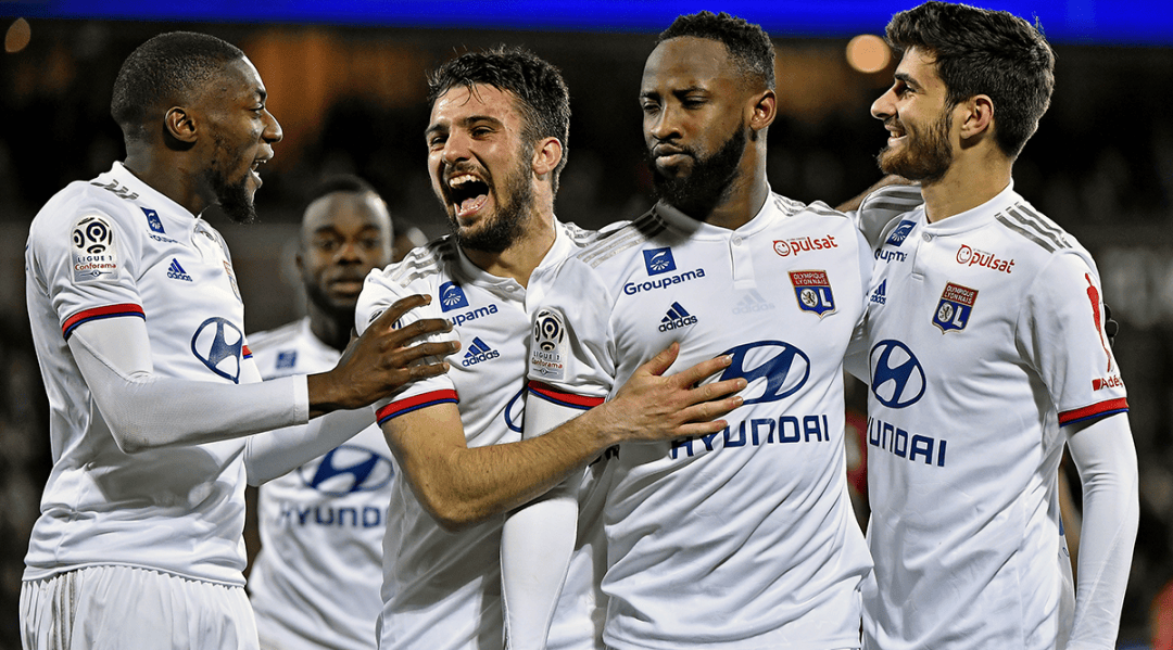 足球国足替补席贡献大，两人替补破门