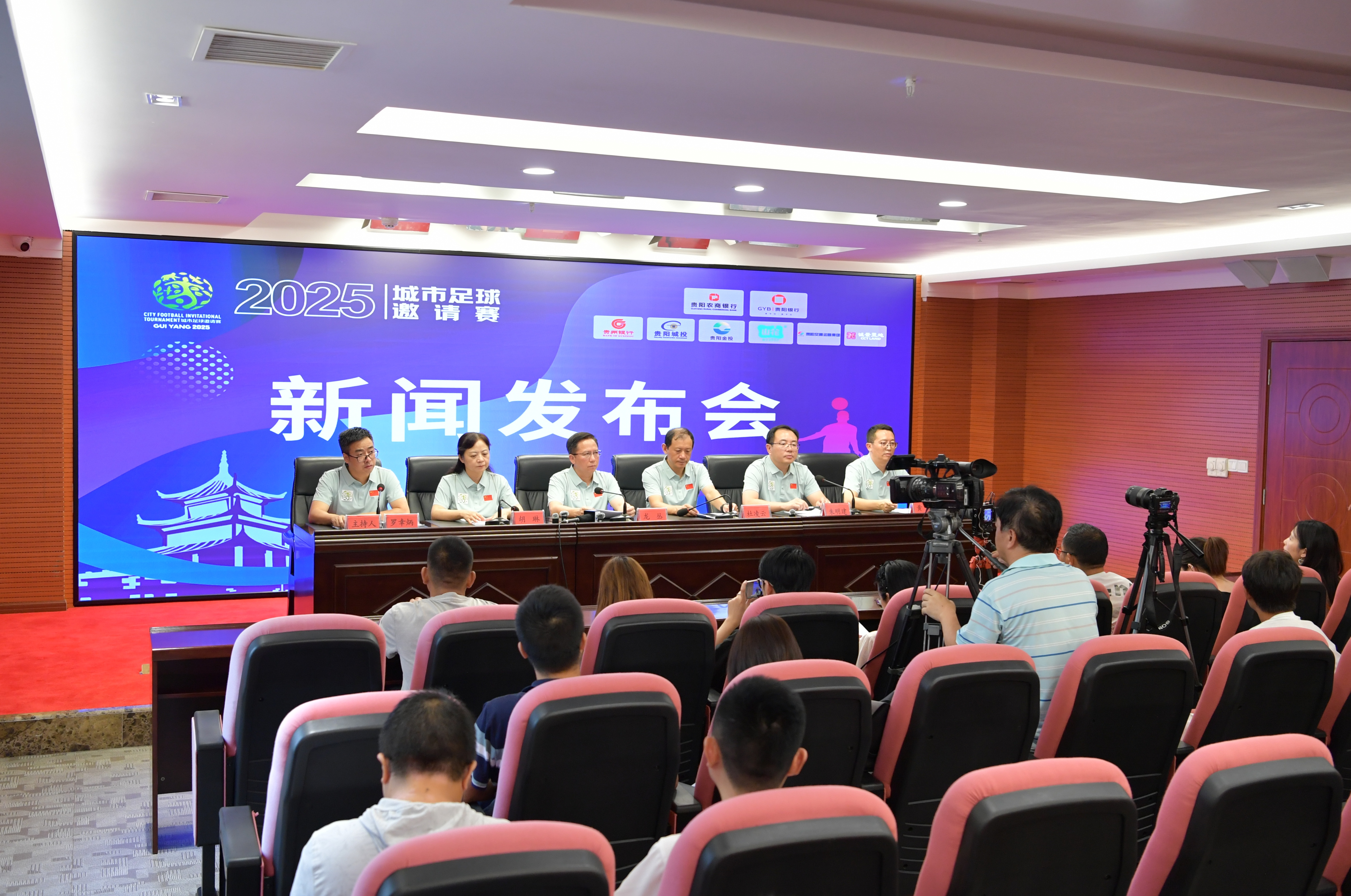 篮球篮网结束连败，全队积极庆祝